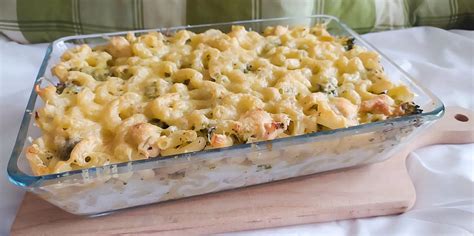 Zapečené těstoviny s kuřecím masem a brokolicí